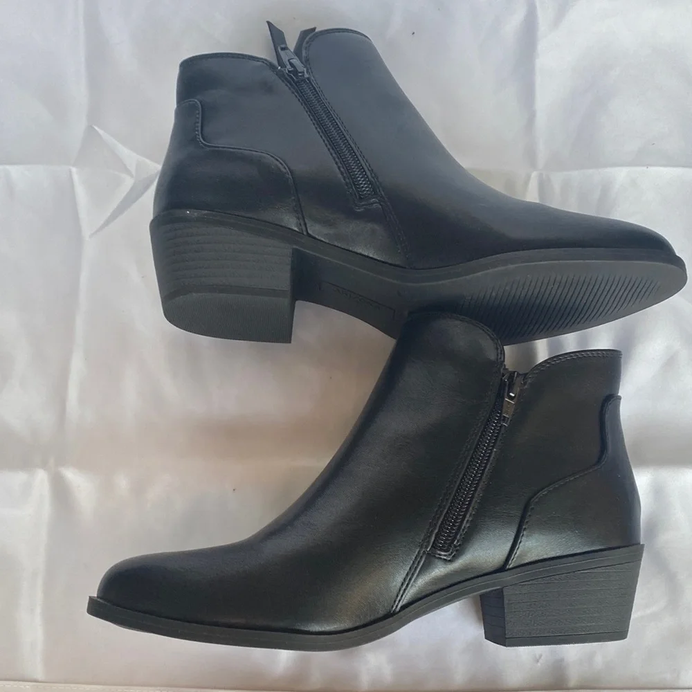 Arizona Jean Co. Black Faux Leather‎  Ankle Boots